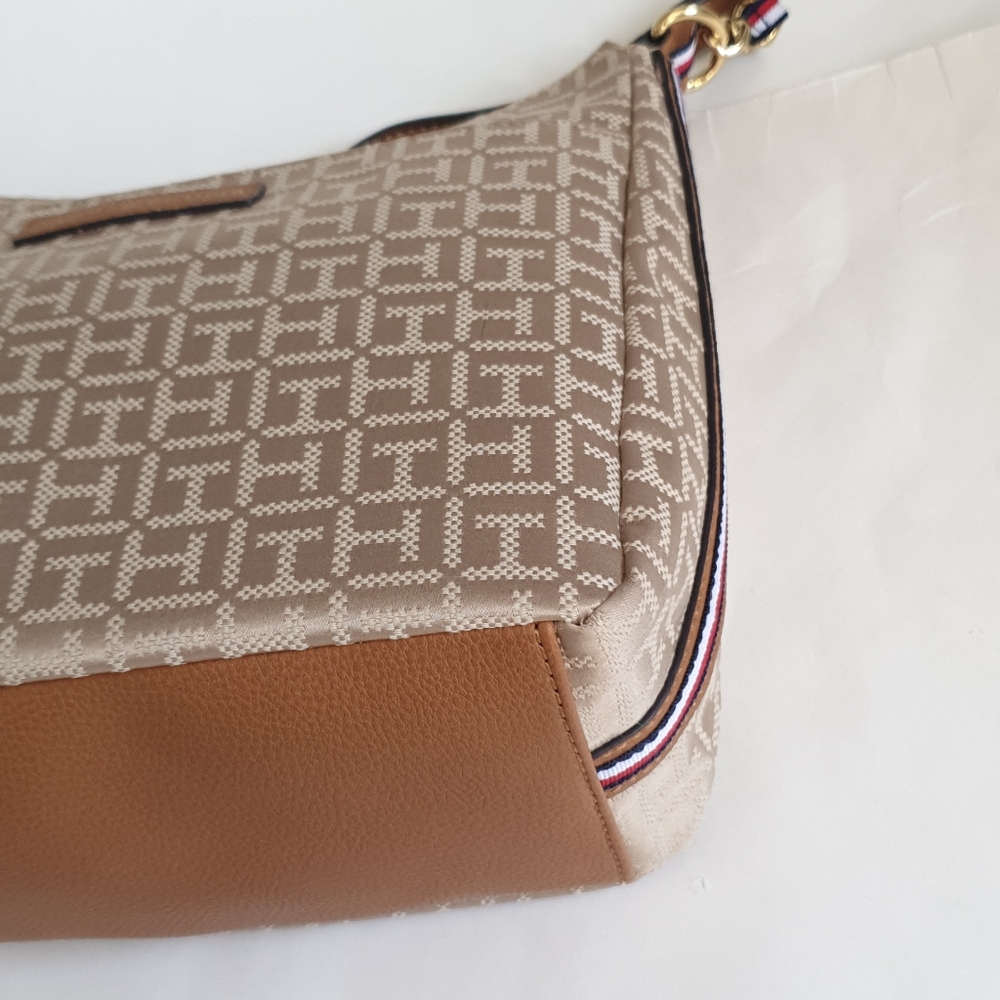 Tommy hilfiger hobo purse monogram logo - Picture 5 of 7